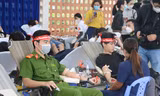 Ngàn bạn trẻ Đà Nẵng xếp hàng hiến máu ở Chủ nhật Đỏ