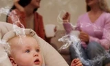 Các bác sỹ khuyến cáo, tuyệt đối không hút thuốc ở nơi có trẻ nhỏ.