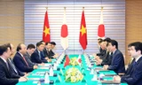 Thủ tướng Nguyễn Xuân Phúc hội đàm với Thủ tướng Shinzo Abe. Ảnh: VGP