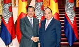 Thủ tướng Nguyễn Xuân Phúc đã trân trọng mời Thủ tướng Vương quốc Campuchia Samdech Techo Hun Sen và Phu nhân thăm chính thức Việt Nam. Ảnh: VGP