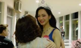 Giây phút Trịnh Thùy Linh bật khóc, ôm vội mẹ ở hậu trường Hoa hậu Việt Nam