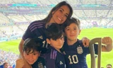 Vợ con Messi hét lớn trên khán đài khi Argentina vào chung kết