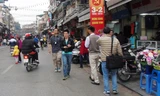 Vỉa hè “thách đố” người đi bộ, hơn 400 người bị phạt