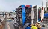  Lật xe khách, 7 người thương vong