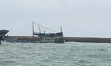 Chìm tàu chở 70 ngàn lít dầu, nguy cơ tràn dầu ở biển đảo Phú Quý