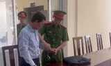 Bắt tạm giam một bác sĩ làm giả giấy khám sức khỏe 