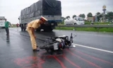 Va chạm với xe khách, 1 người chết thảm trên cầu Cần Thơ