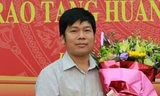 Phóng viên Hoài Nam được trao bằng khen năm 2017. Ảnh: Facebook Hoài Nam. 