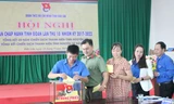 Các đại biểu bỏ phiếu bầu chức danh Bí thư Tỉnh Đoàn mới.