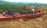 Tàu khai thác cát trên suối Đắk Rí