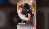 Nhiều học sinh lao vào đanh nam sinh cùng trường. Ảnh cắt từ clip