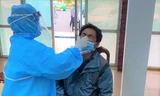 Lấy mẫu xét nghiệm nhân viên sân bay Buôn Ma Thuột