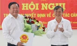 Trao quyết định của Chủ tịch UBND tỉnh Hậu Giang về công tác cán bộ