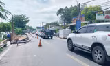 Quốc lộ 80 đang cải tạo bỗng sạt lở hơn 40m, giao thông ùn tắc