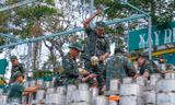 Cần Thơ: Trận địa pháo hoa tầm cao trước giờ khai hỏa