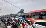 Quốc lộ về Hậu Giang đông nghẹt sáng 29 tháng Chạp