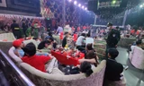 Cảnh sát kiểm tra quán bar, phát hiện 139 người dương tính với ma túy