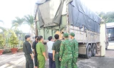 Bắt 2 xe tải vận chuyển nhiều hàng hóa không rõ nguồn gốc, trị giá hơn 1 tỷ đồng