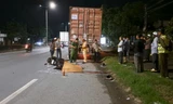 Đâm vào đuôi xe container đỗ bên đường, 2 người thương vong