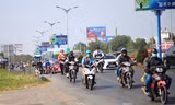 Dòng người lỉnh kỉnh đồ đạc từ miền Tây đổ về TP.HCM sau kỳ nghỉ Tết