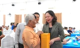 Phó Chủ tịch nước Võ Thị Ánh Xuân thăm, tặng quà các gia đình chính sách tại Kiên Giang