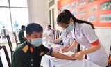 Hàng trăm cán bộ, chiến sĩ hiến máu giữa mùa dịch COVID-19 