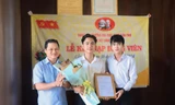 Kết nạp Đảng cho 2 sinh viên 5 tốt