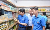 Bí thư Trung ương Đoàn tham quan cửa hàng