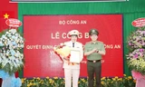 Thứ trưởng Bộ công an chúc mừng tân giám đốc công an tỉnh Sóc Trăng