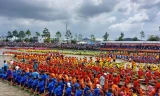 Hàng nghìn người tham gia hội đua ghe Ngo tại Sóc Trăng