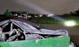 Bắt quả tang 3 đối tượng khai thác cát trái phép trên sông Hậu