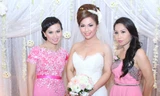 Minh Tuyết gợi cảm trong tiệc cưới ở Việt Nam