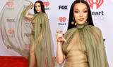 Doja Cat mặc váy xuyên thấu siêu bạo, không khác bán khỏa thân trên thảm đỏ