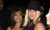 Mẹ ruột tiết lộ Britney Spears ‘sợ hãi và thù hận’ cha