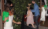 Victoria Beckham ‘thả rông’ hẹn hò chồng và con gái rượu