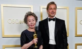 Bị hỏi vô duyên về Brad Pitt, sao Hàn đầu tiên thắng Oscar đáp: 'Tôi không phải con chó'