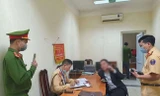 Tài xế tự xưng là quân nhân tại cơ quan công an. (Nguồn: atgt.vn)