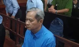 Cựu Phó Chủ tịch UBND TPHCM - bị cáo Nguyễn Hữu tín tại phiên tòa sáng nay 30/12. Ảnh: Tân Châu