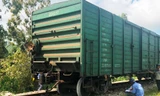 Tàu trật bánh trên đường sắt qua xã Phổ Thạnh, huyện Đức Phổ. Ảnh: Thạch Thảo.
