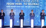 Thủ tướng Nguyễn Xuân Phúc và các đại biểu nhấn nút khai mạc Ngày hội Khởi nghiệp đổi mới sáng tạo quốc gia 2018. Ảnh: Thống Nhất.