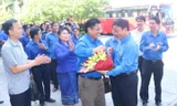 Đại biểu Trung ương Đoàn đón đoàn thanh niên Lào tại Quảng Bình