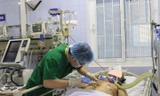 Sau 6 giờ cố gắng, giành giật sự sống cho bệnh nhân, ca mổ thành công.