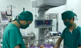 Bệnh nhi hiện vẫn đang được chăm sóc đặc biệt tại bệnh viện.