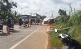 Xe tải va chạm xe máy làm 2 bé trai thiệt mạng ở Bình Phước