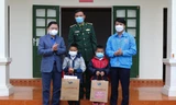 Bí thư thứ nhất T.Ư Đoàn thăm, tặng quà Làng Thanh niên lập nghiệp biên giới Nghệ An