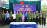 Tuổi trẻ Nghệ An và Ban Thanh niên Bộ Công an xây nhà cho gia đình khó khăn