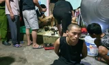 Đột kích 'hang ổ' của nhóm nghiện, thu nhiều dao, súng và ma túy