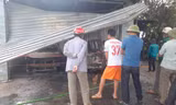 Hỏa hoạn thiêu rụi 2 xe ô tô, gia đình 4 người may mắn thoát nạn