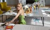 Bức ảnh "toát ra mùi tiền" trong kỳ nghỉ của Rosé: Từ căn phòng đến cuốn sách đều đặc biệt