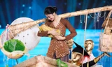 Chỉ là trình diễn thời trang, vì sao Á hậu Minh Kiên lại khiến nhiều người rơi nước mắt?